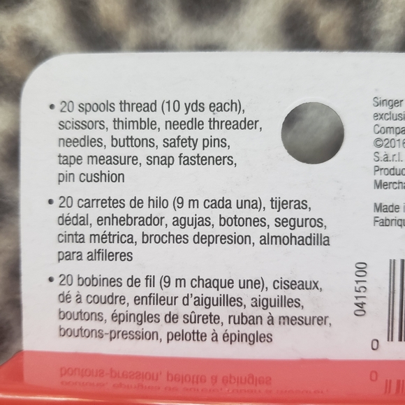 SINGER Fly Friendly Travel Sewing Kit with Storage Case, 34 Pieces, New in Case! - Picture 6 of 10